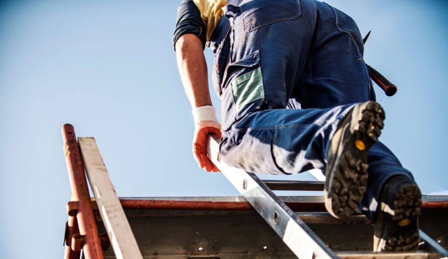 What to Look for Before Purchasing a Ladder