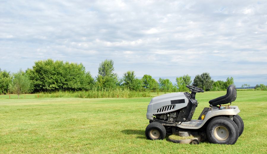 Choosing the Perfect Ride On Mower for Your 2 Acres