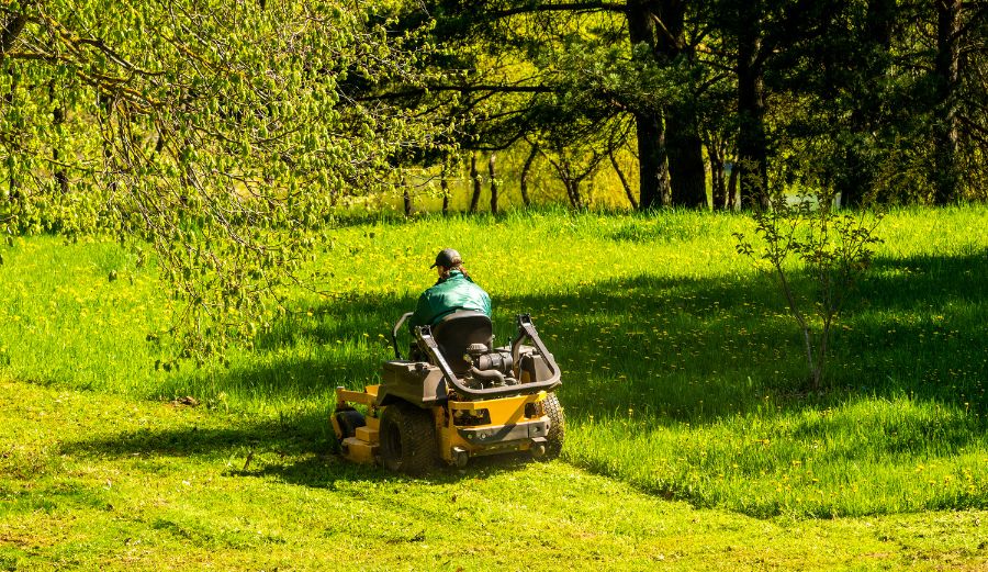 Riding Mower Features and Design