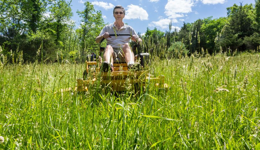 Safety measures for using zero turn mowers on hills